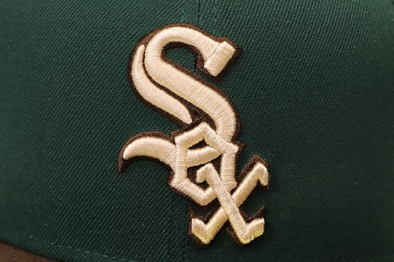 NEW ERA CHICAGO WHITE SOX 59FIFTY FITTED CAP (2005 WORLD CHAMPIONS SIDE PATCH/GREY UNDER VISOR/DARK GREEN WALNUT)