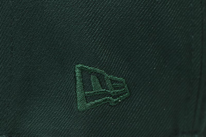 NEW ERA CHICAGO WHITE SOX 59FIFTY FITTED CAP (2005 WORLD CHAMPIONS SIDE PATCH/GREY UNDER VISOR/DARK GREEN WALNUT)