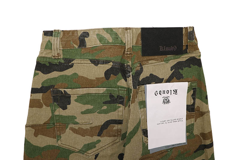 KLOUD9 RHINESTONE DOUBLEKNEE SHORTS (S26136:WOODLAND CAMO)