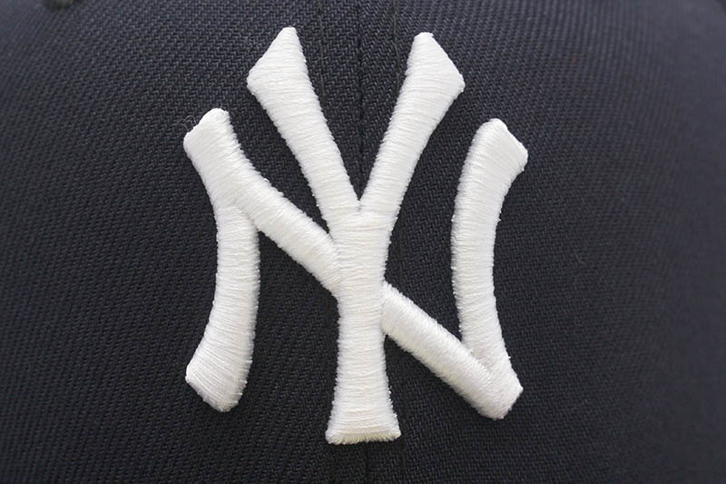 NEW ERA NEW YORK YANKEES 59FIFTY FITTED CAP (75th WORLD SERIES CUSTOM SIDE PATCH/KHAKI UNDER VISOR/NAVY)