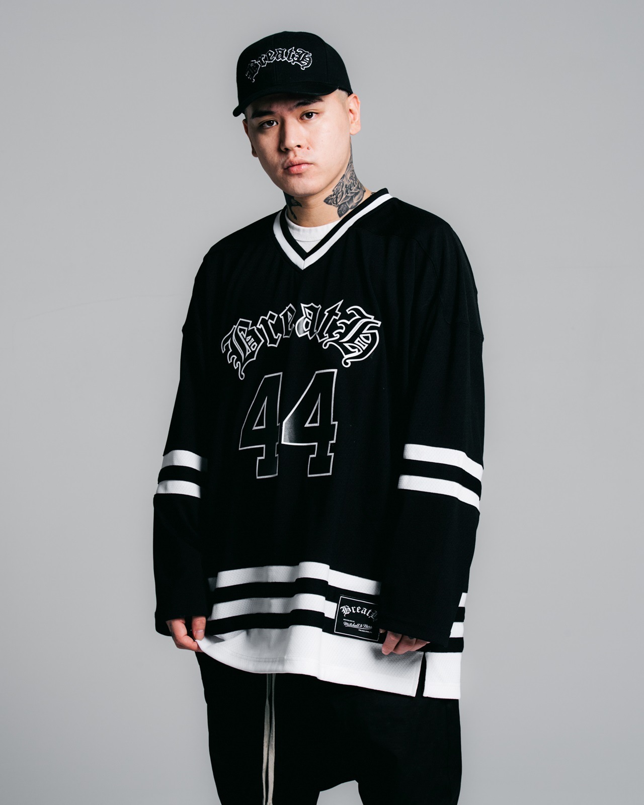 BREATH x MITCHELL&NESS LOGO HOCKEY JERSEY (TCRW6904:BLACK)