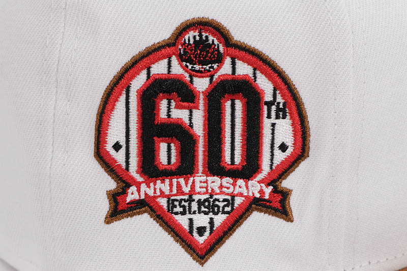 NEW ERA NEW YORK METS 59FIFTY FITTED CAP (60TH ANNIVERSARY SIDE PATCH/RED UNDER VISOR/OPTIC WHITE PEANUTS TAN) 70833227