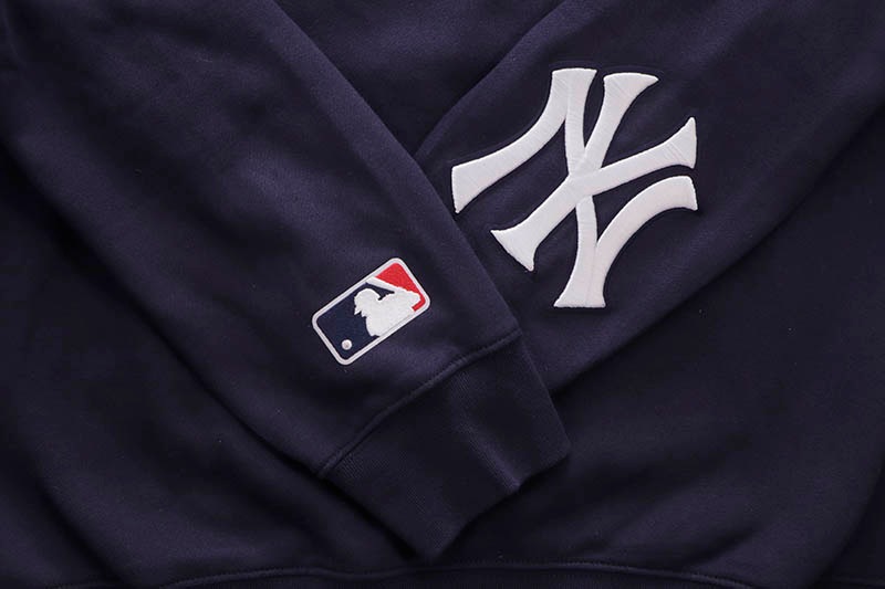 PRO STANDARD NEWYORK YANKEES WINGSPAN DROP SHOULDER CREWNECK