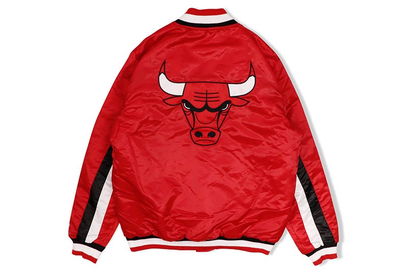 STARTER CHICAGO BULLS LOGO SATIN VARSITY JACKET (LS130247:CGB/RED)