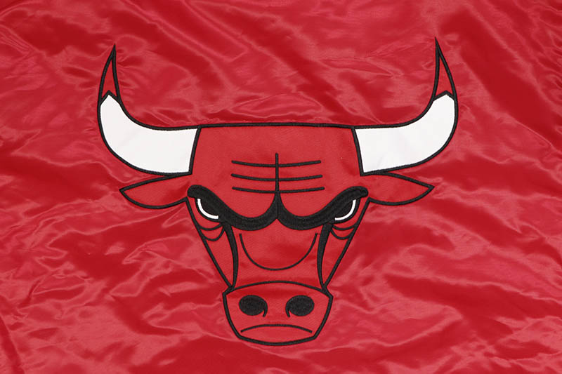 STARTER CHICAGO BULLS LOGO SATIN VARSITY JACKET (LS130247:CGB/RED)