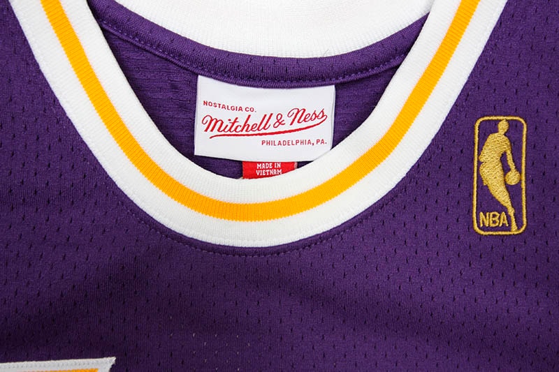 MITCHELL & NESS AUTHENTIC JERSEY (LOS ANGELES LAKERS/ROAD/1996-97/KOBE BRYANT)