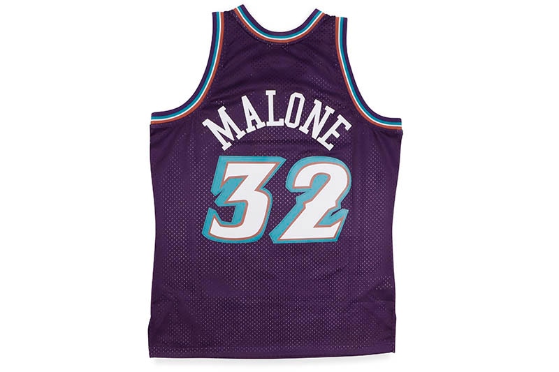 MITCHELL & NESS SWINGMAN JERSEY (UTAH JAZZ/KARL MALONE/#32/1996-97:PURPLE) SMJYGS18216