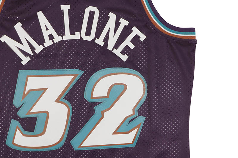 MITCHELL & NESS SWINGMAN JERSEY (UTAH JAZZ/KARL MALONE/#32/1996-97:PURPLE) SMJYGS18216