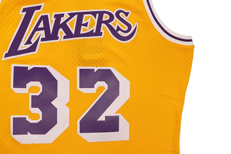 MITCHELL & NESS SWINGMAN JERSEY (LOS ANGELES LAKERS/HOME/MAGIC JOHNSON/#32/1984-85:LIGHT GOLD) SMJYGS18175-LALLTGD84EJH