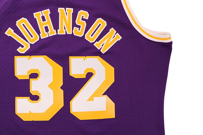 MITCHELL & NESS SWINGMAN JERSEY (LOS ANGELES LAKERS/ROAD/1984-85/MAGIC JOHNSON) AMJYGS18176-LALPURP84EJH