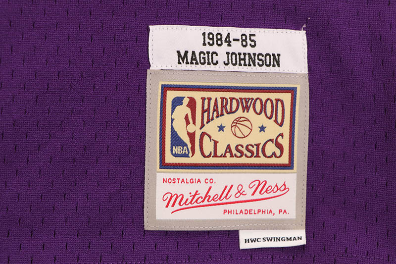 MITCHELL & NESS SWINGMAN JERSEY (LOS ANGELES LAKERS/ROAD/1984-85/MAGIC JOHNSON) AMJYGS18176-LALPURP84EJH
