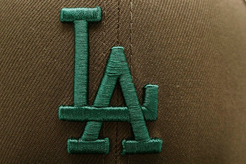 NEW ERA LOS ANGELES DODGERS 59FIFTY FITTED CAP (GREY UNDER VISOR/WALNUT&DARK GREEN)