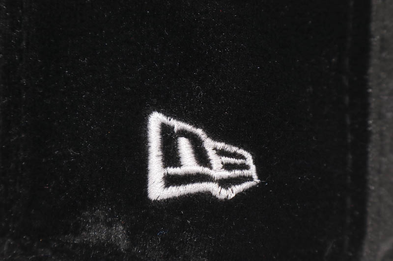 NEW ERA NEW YORK YANKEES 9FIFTY VELVET SNAPBACK CAP (1999 WORLD SERIES SIDE PATCH/GREY UNDER VISOR/BLACK MAROON)