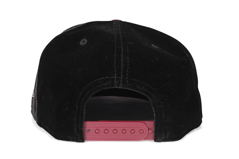 NEW ERA NEW YORK YANKEES 9FIFTY VELVET SNAPBACK CAP (1999 WORLD SERIES SIDE PATCH/GREY UNDER VISOR/BLACK MAROON)