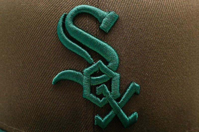 NEW ERA CHICAGO WHITE SOX 59FIFTY FITTED CAP (GREY UNDER VISOR/WALNUT&DARK GREEN)