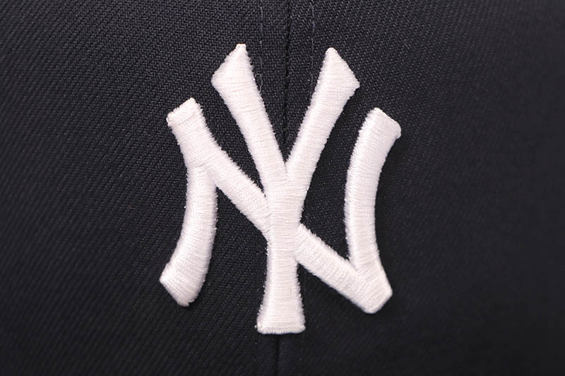 NEW ERA NEW YORK YANKEES 9FIFTY SNAPBACK CAP (JACKIE ROBINSON SIDE PATCH/GREEN UNDER VISOR/NAVY)
