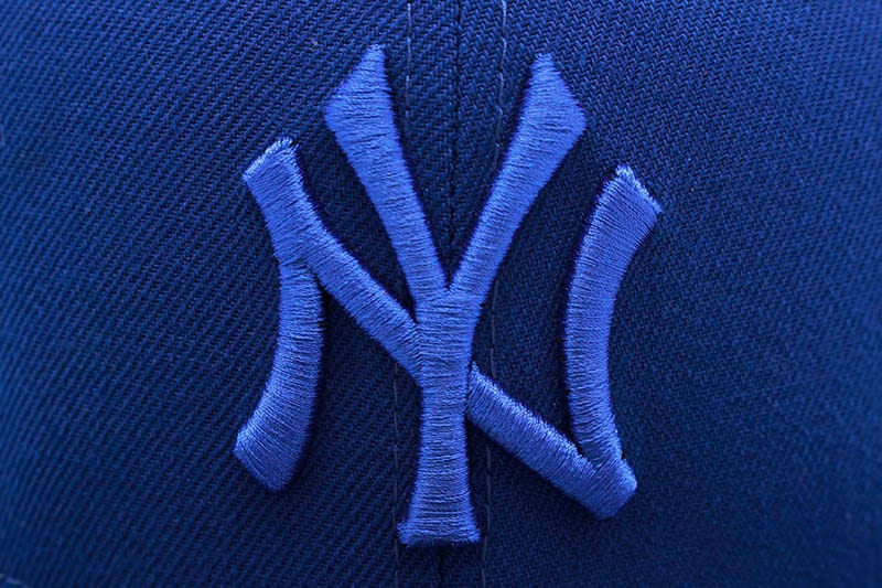 NEW ERA NEW YORK YANKEES 59FIFTY FITTED CAP (1998 WORLD SERIES SIDE PATCH/PINK UNDER VISOR/BLUE TONAL)