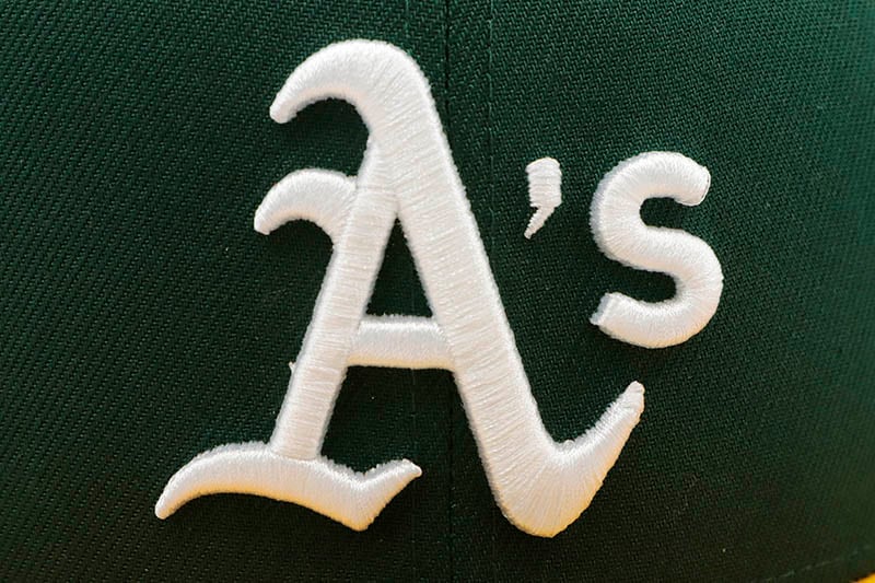 NEW ERA OAKLAND ATHLETICS AUTHENTIC COLLECTION 59FIFTY FITTED CAP (GREY UNDER VISOR/DARK GREEN GOLD VISOR) 70689569 13334187