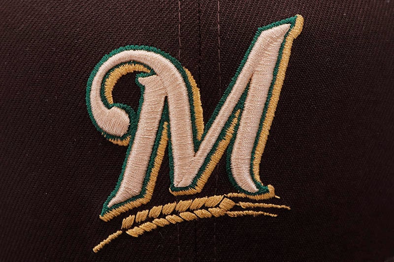 NEW ERA MILWAUKEE BREWERS 59FIFTY FITTED CAP (50TH ANNIVERSARY CUSTOM SIDE PATCH/SAND UNDER VISOR/WALNUT DARK GREEN)