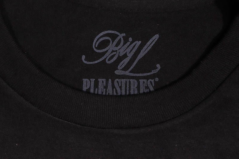 PLEASURES IN MEMORY T-SHIRT (BLACK)