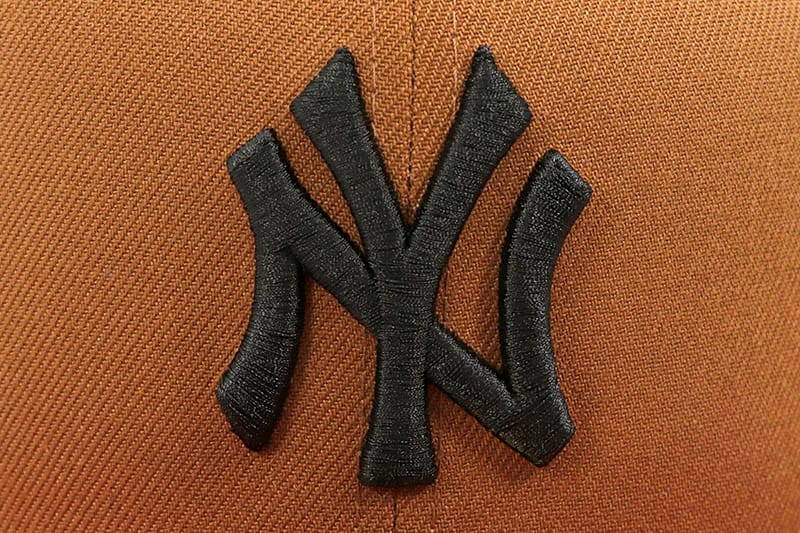 NEW ERA NEW YORK YANKEES 59FIFTY FITTED CAP (2000 SUBWAY SERIES CUSTOM SIDE PATCH/GREEN UNDER VISOR/PEANUT SCARLET)