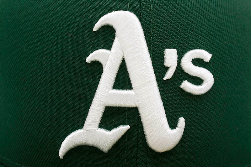 NEW ERA OAKLAND ATHLETICS 59FIFTY FITTED CAP (1989 WORLD SERIES SIDE PATCH/GREY UNDER VISOR/DARK GREEN)