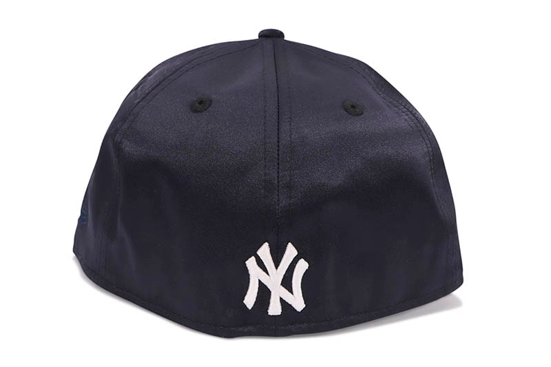 NEW ERA NEW YORK YANKEES 59FIFTY FITTED CAP (BATTERMAN LOGO SIDE PATCH/GREY UNDER VISOR/NAVY SATIN)