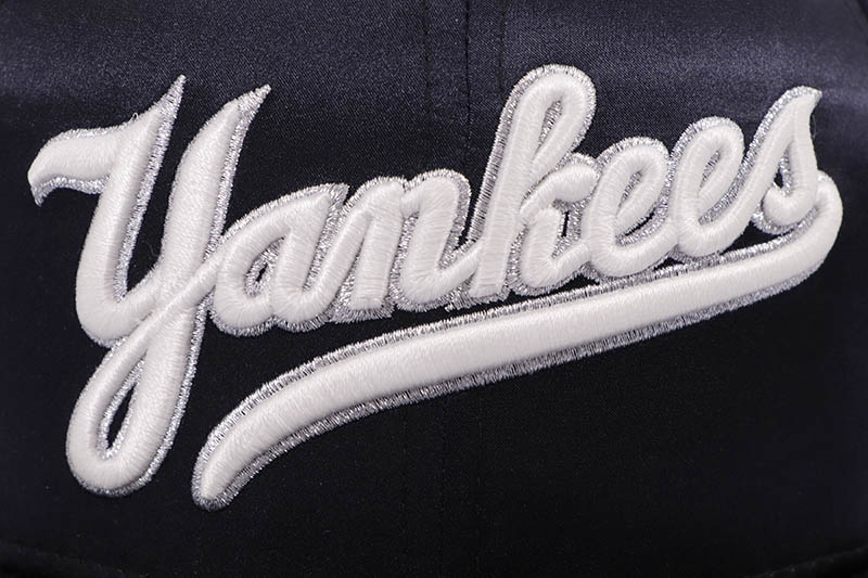 NEW ERA NEW YORK YANKEES 59FIFTY FITTED CAP (BATTERMAN LOGO SIDE PATCH/GREY UNDER VISOR/NAVY SATIN)