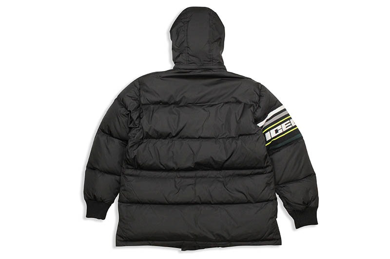 ICEBERG SLEEVE LOGO DOWN COAT (BLACK)