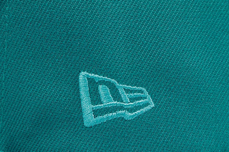 NEW ERA CHICAGO CUBS 59FIFTY FITTED CAP (WRIGLEY FIELD SIDE PATCH/GREY UNDER VISOR/AQUA BLACK)