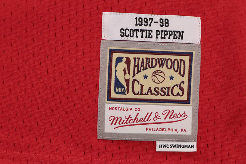 MITCHELL & NESS SWINGMAN JERSEY (CHICAGO BULLS/ROAD/SCOTTIE PIPPEN/#33/1997-98:SCARLET) SMJYGS18153-CBUSCAR97SPI