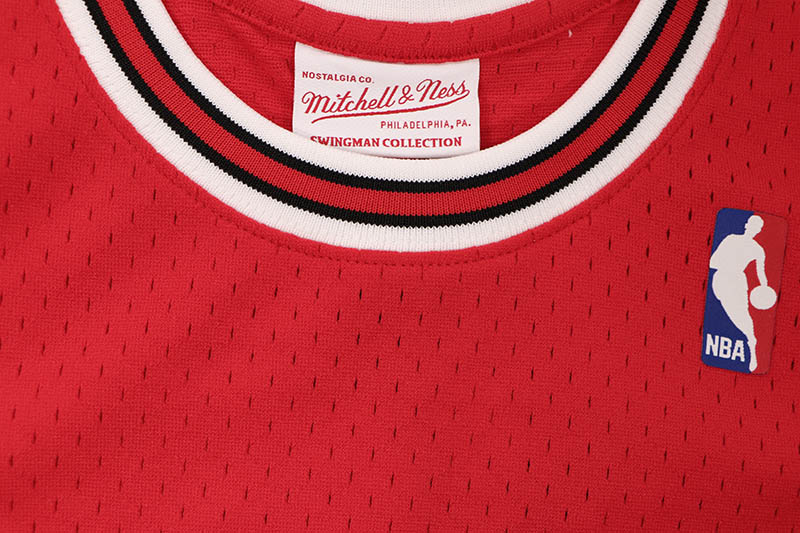 MITCHELL & NESS SWINGMAN JERSEY (CHICAGO BULLS/ROAD/SCOTTIE PIPPEN/#33/1997-98:SCARLET) SMJYGS18153-CBUSCAR97SPI
