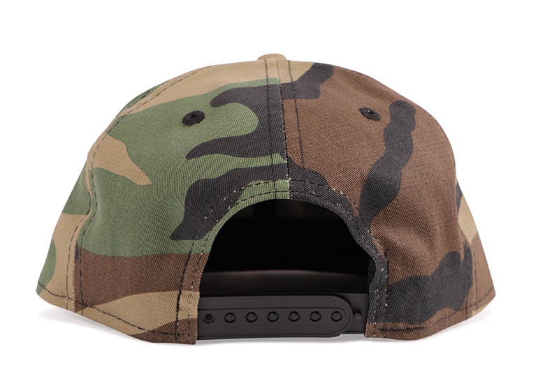 NEW ERA NEW YORK YANKEES 9FIFTY SNAPBACK CAP (GREY UNDER VISOR/WOODLAND CAMO)