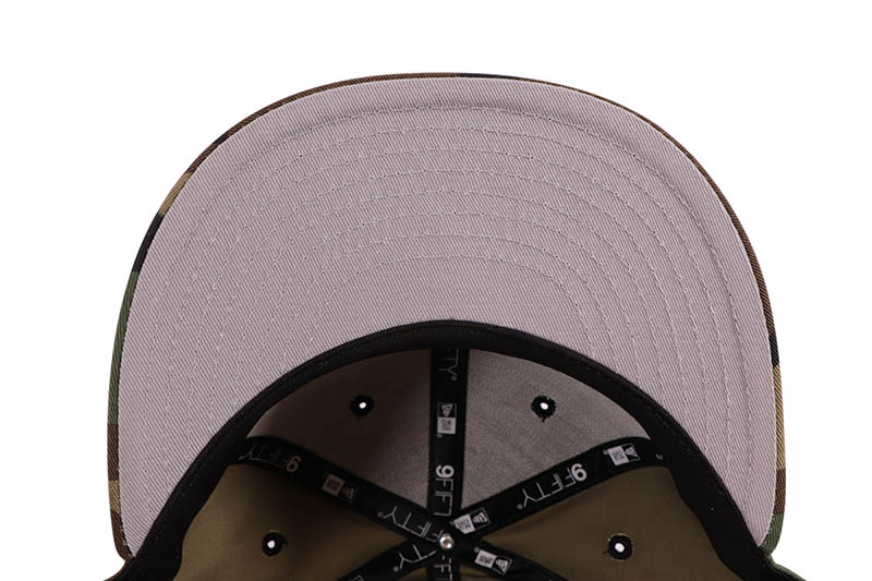 NEW ERA NEW YORK YANKEES 9FIFTY SNAPBACK CAP (GREY UNDER VISOR/WOODLAND CAMO)