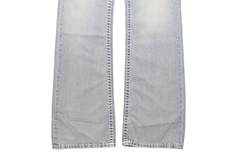 TRUE RELIGION BILLY SUPER T STACKED FLAP BOOTCUT JEAN (110082C:KOLARI LIGHT WASH)