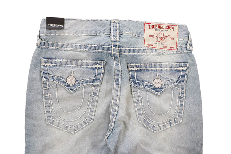 TRUE RELIGION BILLY SUPER T STACKED FLAP BOOTCUT JEAN (110082C:KOLARI LIGHT WASH)