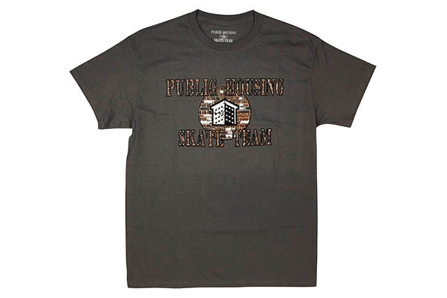 PUBLIC HOUSING SKATE TEAM BRICK LOGO T-SHIRT (CHARCOAL)