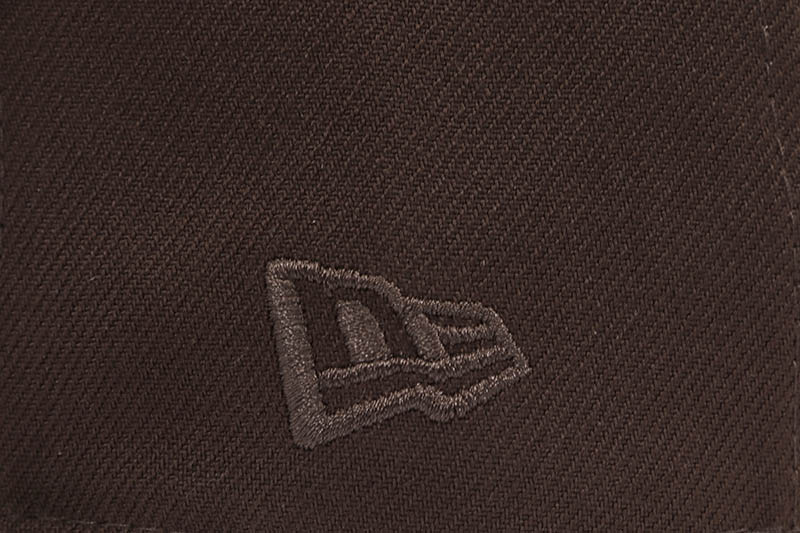 NEW ERA NEW YORK YANKEES 59FIFTY FITTED CAP (1999 WORLD SERIES SIDE PATCH/GREY UNDER VISOR/WALNUT DARK GREEN)