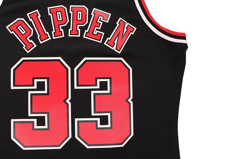 MITCHELL & NESS SWINGMAN JERSEY (CHICAGO BULLS/ALTERNATE/SCOTTIE PIPPEN/#33/1997-98)  SMJYGS18151-CBUBLCK97SPI