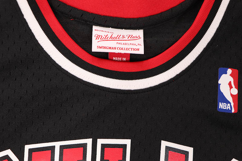 MITCHELL & NESS SWINGMAN JERSEY (CHICAGO BULLS/ALTERNATE/SCOTTIE PIPPEN/#33/1997-98)  SMJYGS18151-CBUBLCK97SPI