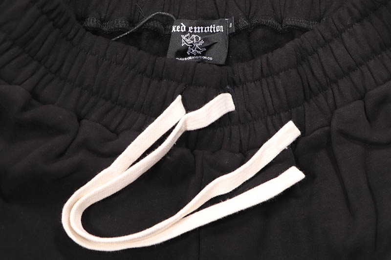 MIXED EMOTION BLACK QUARTER PANTS