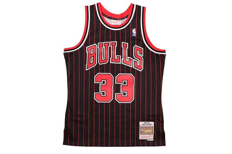 MITCHELL & NESS SWINGMAN JERSEY (CHICAGO BULLS/ALTERNATE/SCOTTIE PIPPEN/1995-96)  SMJYGS18149-CBUBLCK95SPI
