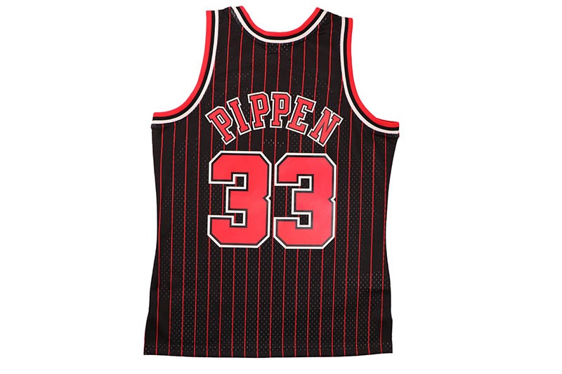 MITCHELL & NESS SWINGMAN JERSEY (CHICAGO BULLS/ALTERNATE/SCOTTIE PIPPEN/1995-96)  SMJYGS18149-CBUBLCK95SPI