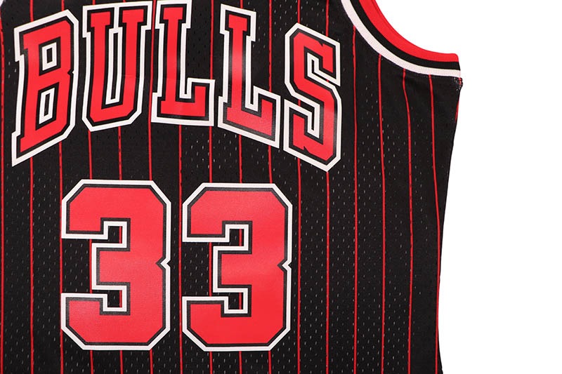MITCHELL & NESS SWINGMAN JERSEY (CHICAGO BULLS/ALTERNATE/SCOTTIE PIPPEN/1995-96)  SMJYGS18149-CBUBLCK95SPI