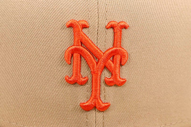 NEW ERA X JOE FRESHGOODS NEW YORK METS 59FIFTY FITTED CAP (PEACH UNDERVISOR/CAMEL)