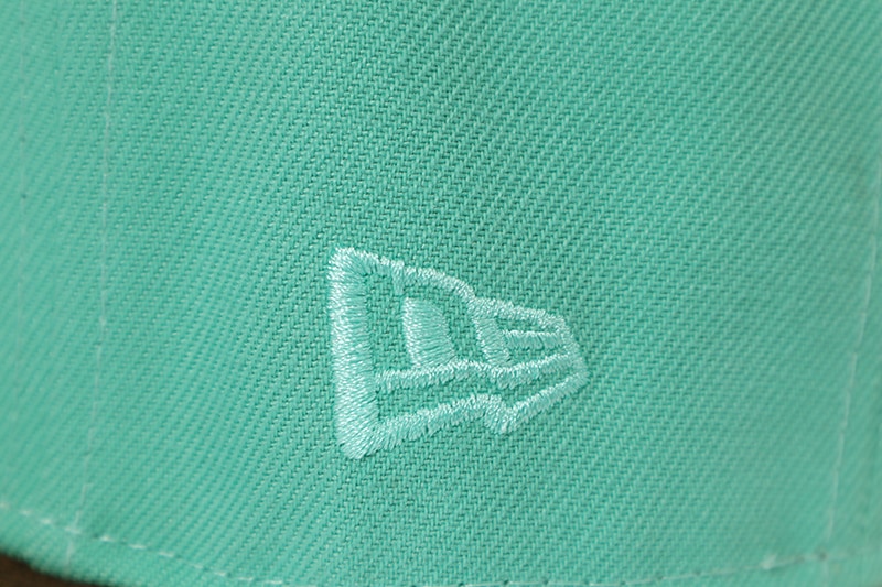 NEW ERA NEW YORK YANKEES 59FIFTY FITTED CAP (1999 WORLD SERIES SIDE PATCH/GREY UNDER VISOR/MINT CHOCOLATE)