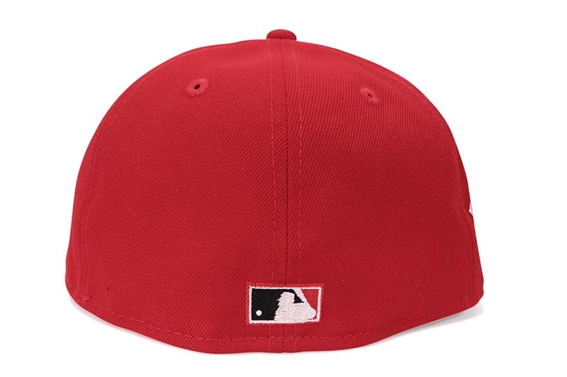 NEW ERA NEW YORK YANKEES 59FIFTY FITTED CAP (1999 WORLD SERIES SIDE PATCH/GREY UNDER VISOR/SCARLET)  14489757