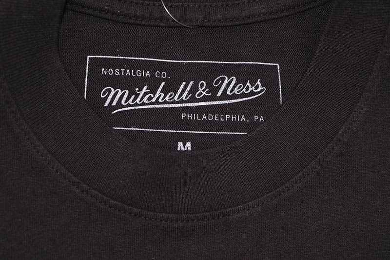 MITCHELL & NESS NEW YORK KNICKS X WU-TANG BLACK WU YORK T-SHIRT SS22355