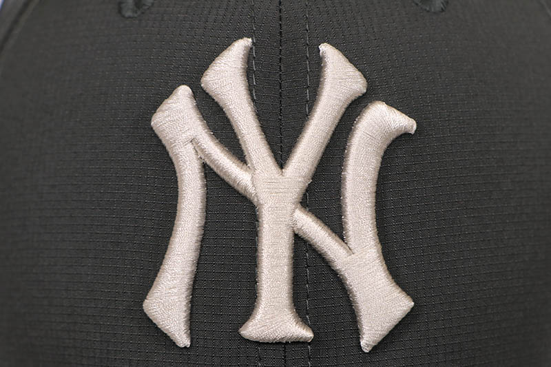 NIKE NEW YORK YANKEES CLUB STRUCTURED UV POLY RIPSTOP CAP (NB02-06F-NK-J3W:ANTHRACITE)