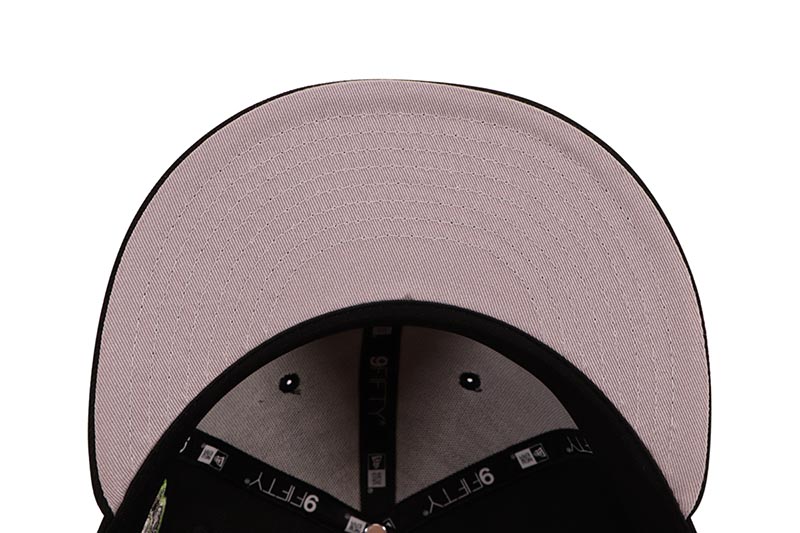 NEW ERA NEW YORK YANKEES 9FIFTY SNAPBACK CAP (2000 WORLD SERIES SIDE PATCH/GREY UNDER VISOR/BLACK)